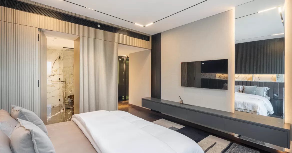 Fully Upgraded Penthouse Apartment | Private Pool