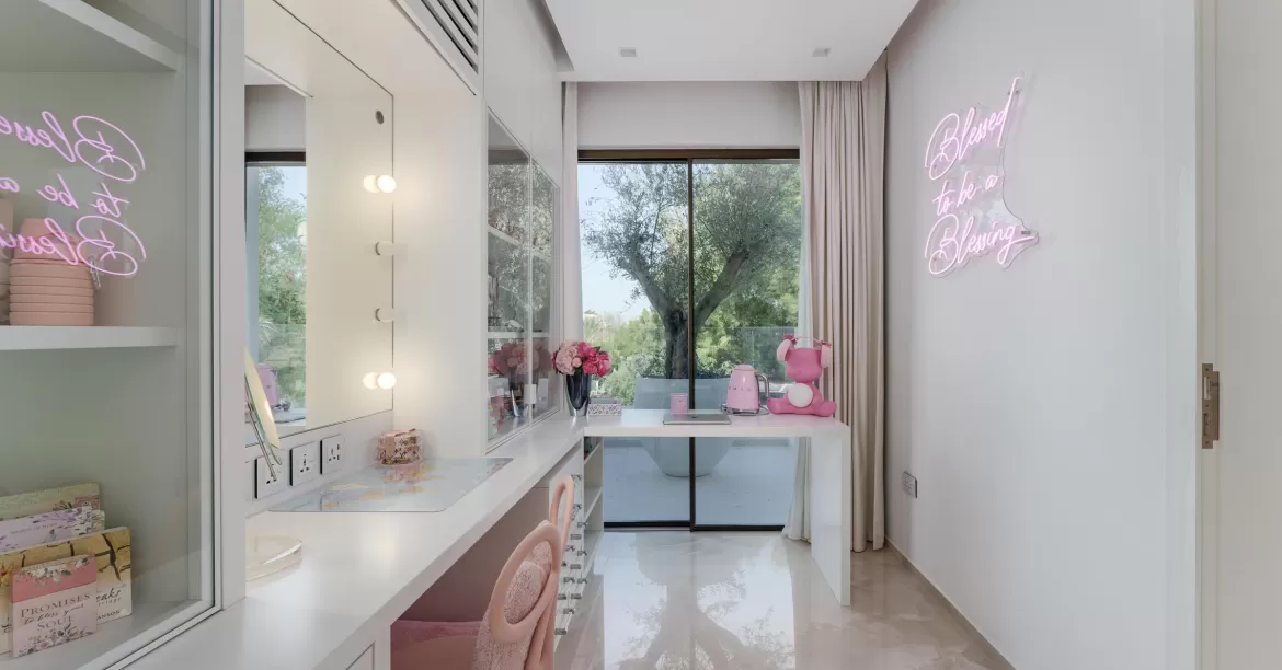 Entertainment Foyer